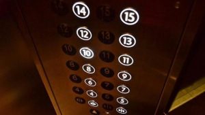 علت توقف آسانسور بین طبقات
